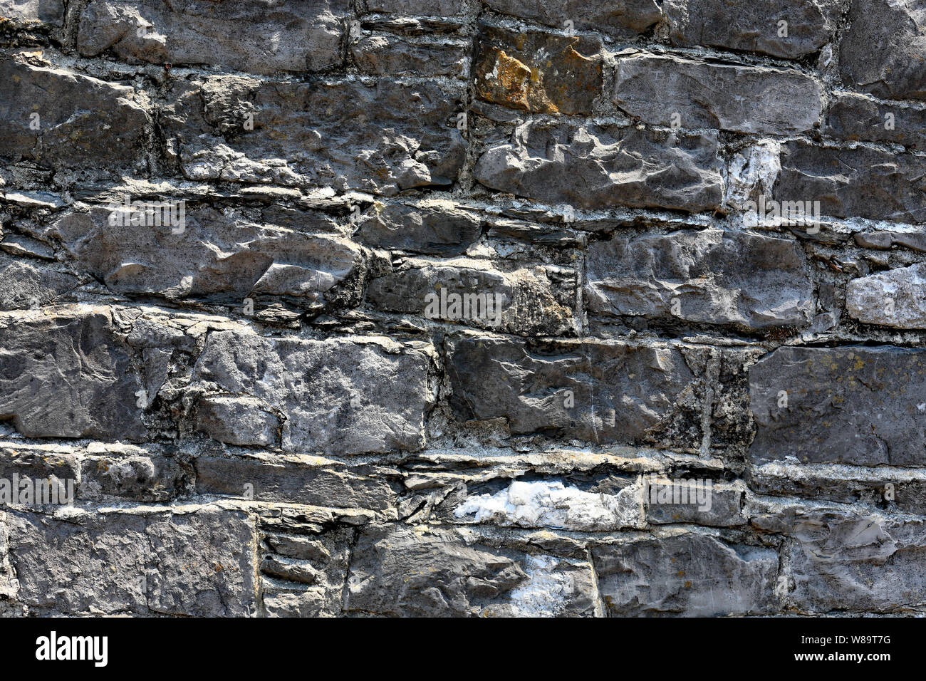 Un muro di pietra vicino al lungofiume di Savannah. Foto Stock