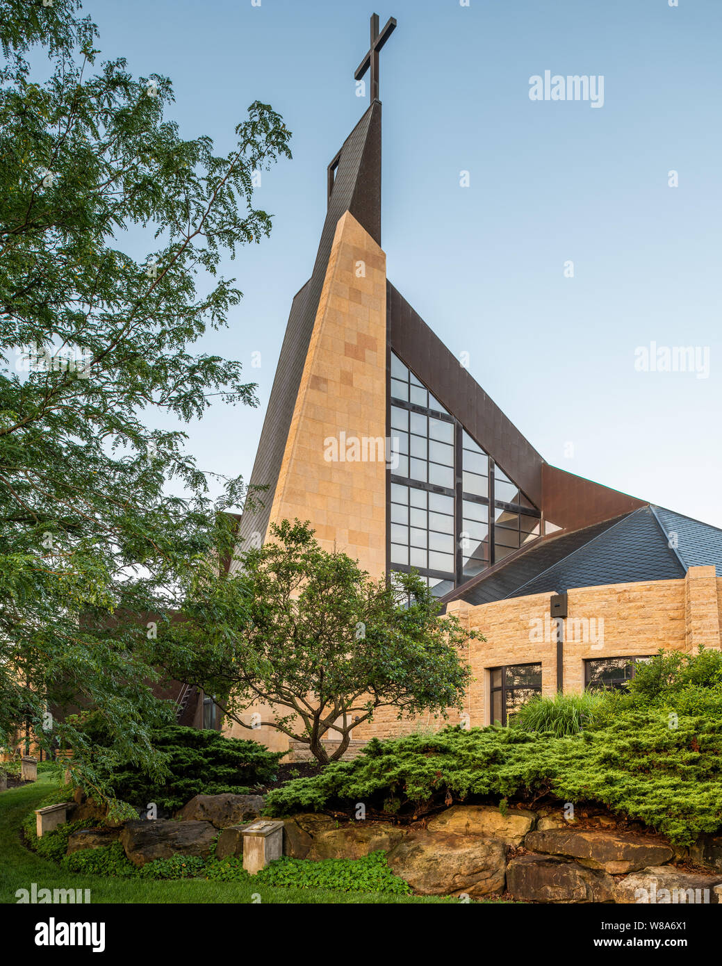 San Bartolomeo chiesa cattolica, progettato da Steven Risting Foto Stock