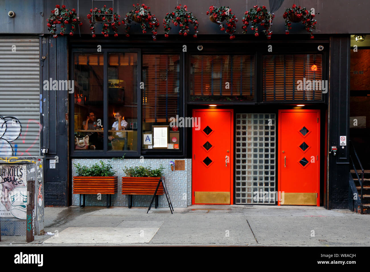 Il negozio di fiori, 107 Eldridge Street, New York, NY. esterno alla vetrina di un bar in Manhattan Chinatown. Foto Stock
