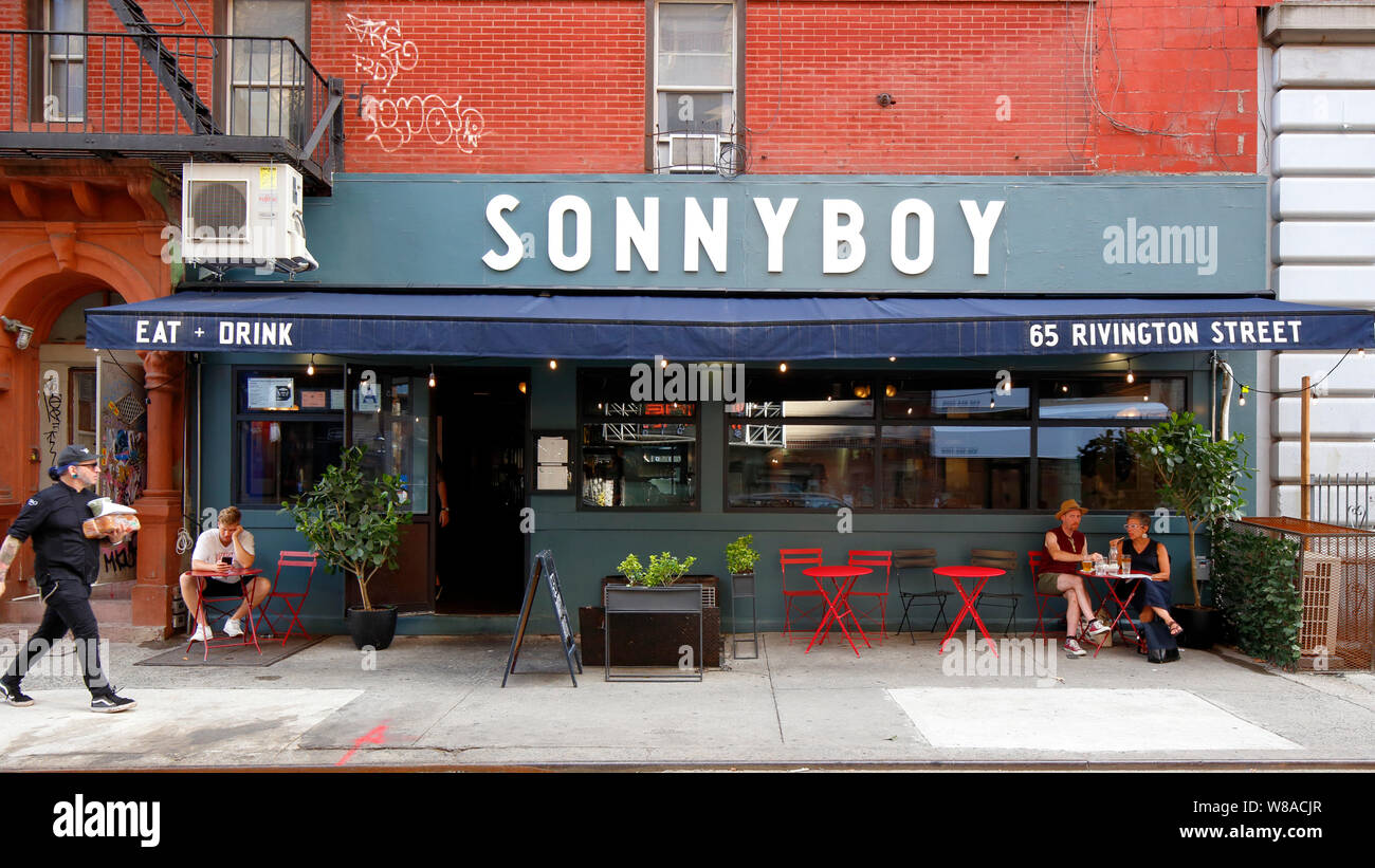 Sonnyboy, 65 Rivington St, New York, NY. esterno alla vetrina di un australiano ristorante e cafè sul marciapiede in Manhattan Lower East Side Foto Stock