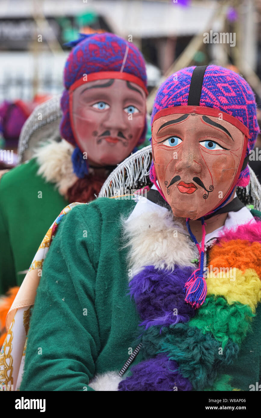 I partecipanti al wild Virgen del Carmen Festival, tenutosi a Pisac e Paucartambo, Perù Foto Stock