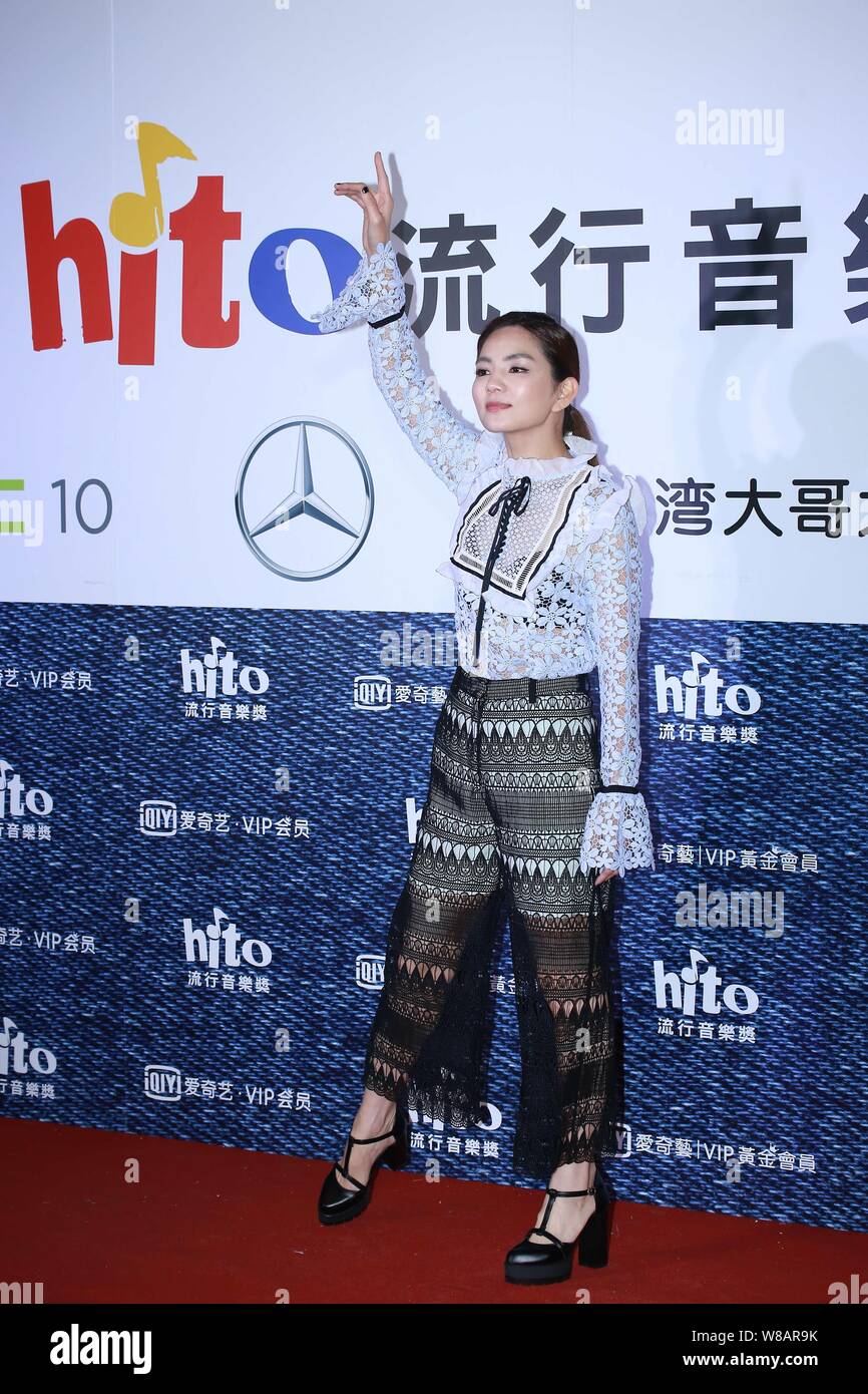 Ella Chen Chia-hwa della ragazza Taiwanese S.H.E gruppo pone alla cerimonia di presentazione del 2016 Hito Music Awards in Taipei, Taiwan, 5 giugno 2016. Foto Stock