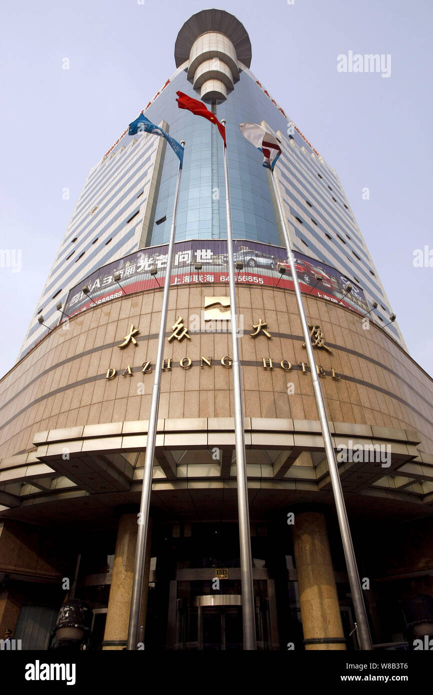 --FILE--Vista della Torre di Dazhong di Shanghai Dazhong i servizi di pubblica utilità (Gruppo) Co., Ltd. a Shanghai in Cina, 3 dicembre 2009. Shanghai-elencati Shangh Foto Stock