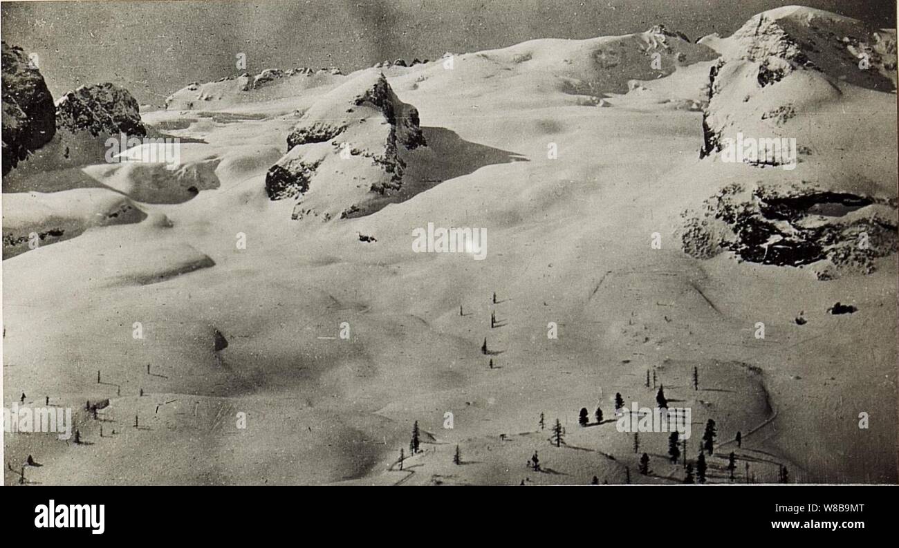 Der Marmolatagletscher, 'U'- und 'D' - Felsen, Col de Bous, la Mandra, von Vescova aus. Foto Stock