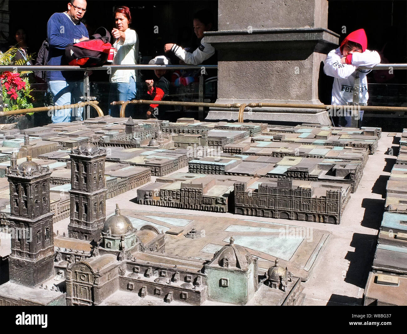 America Messico - La città di Puebla, formalmente a Puebla de los Ángeles, è la sede del Comune di Puebla, la capitale dello stato di Puebla, e uno dei cinque più importanti di Spagna città coloniale in Messico. Essendo un epoca coloniale pianificato city è situato a sud-est di Città del Messico e a ovest del Messico della principale porto atlantico, Veracruz, sulla strada principale tra i due in Messico Centrale. La città è stata fondata nel 1531 in una zona denominata Cuetlaxcoapan, che significa "dove i serpenti cambiano la loro pelle', tra due dei principali insediamenti indigeni al momento, Tlaxcala e Cholula. Questa v Foto Stock