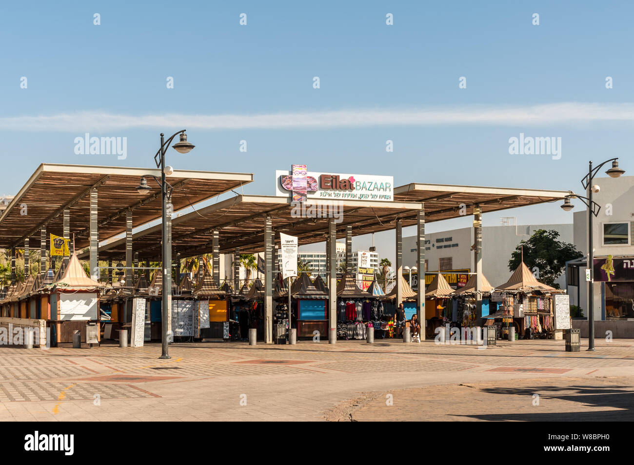 Eilat, Israele - 7 Novembre 2017: Central Promenade e il mercato coperto (Eilat Bazaar) a Eilat - famoso resort e di intrattenimento della città in Israele e metà Foto Stock