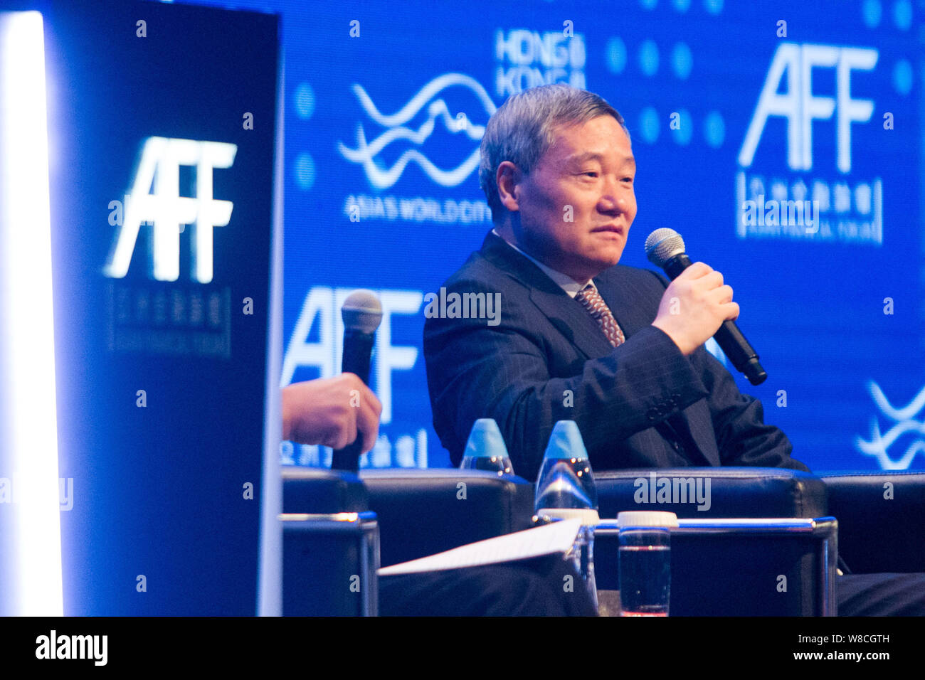 Xiao Gang, Presidente della China Securities Regulatory Commission (CSRC), assiste il 8° Asian Forum finanziario (AFF) a Hong Kong, Cina, 19 gennaio Foto Stock