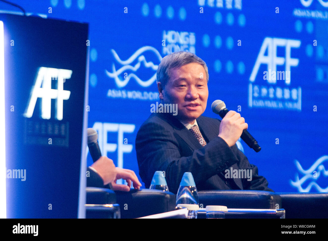 Xiao Gang, Presidente della China Securities Regulatory Commission (CSRC), parla all'ottavo Asian Forum finanziario (AFF) a Hong Kong, Cina, 19 Januar Foto Stock