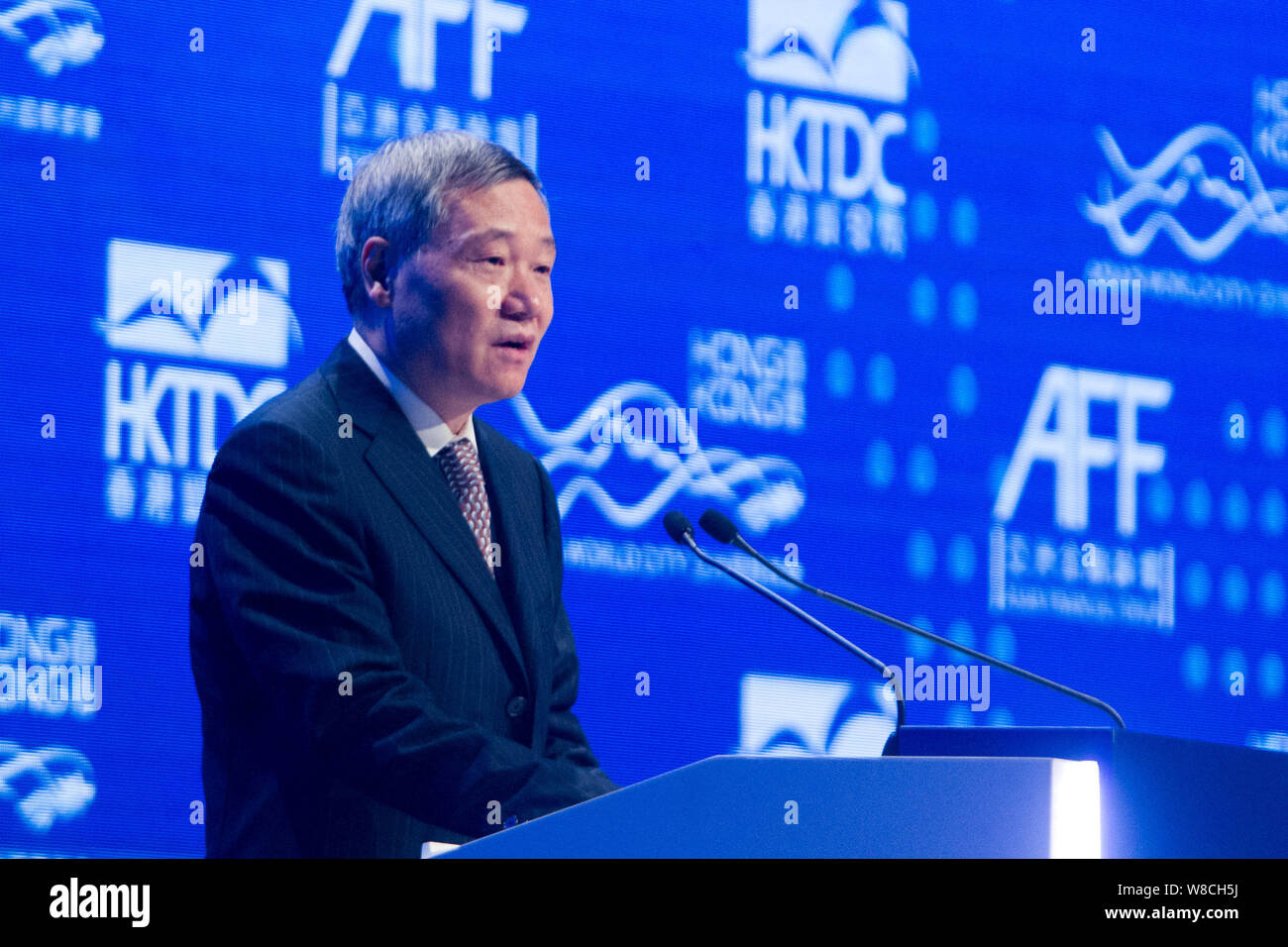 Xiao Gang, Presidente della China Securities Regulatory Commission (CSRC), parla all'ottavo Asian Forum finanziario (AFF) a Hong Kong, Cina, 19 Januar Foto Stock