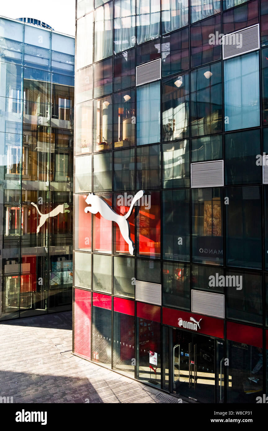 Puma store immagini e fotografie stock ad alta risoluzione Alamy