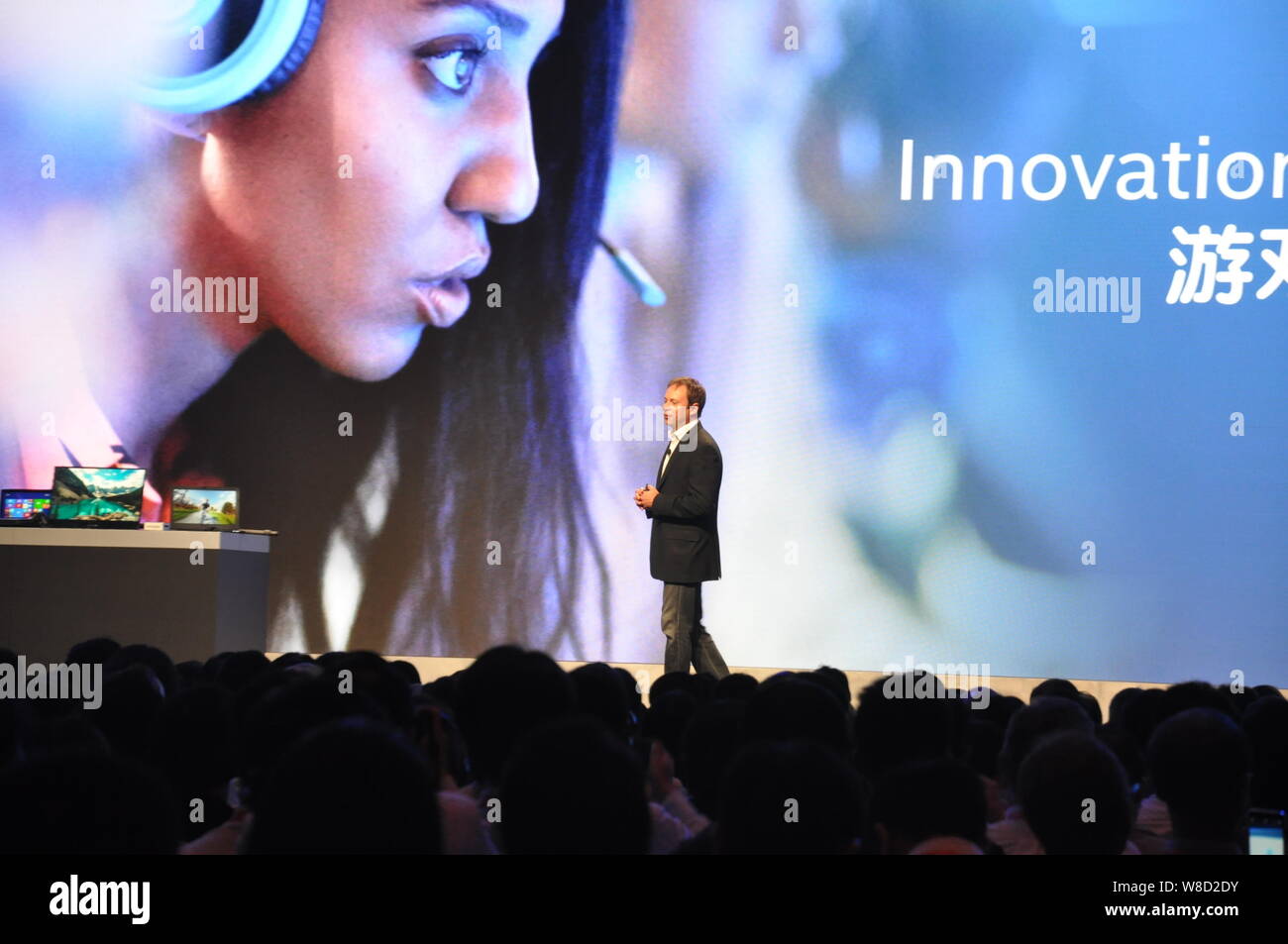 Gary Shapiro, Presidente e CEO di Consumer Electronics Association, offre un intervento durante il CES (Consumer Electronics Show) Asia a Shanghai Foto Stock