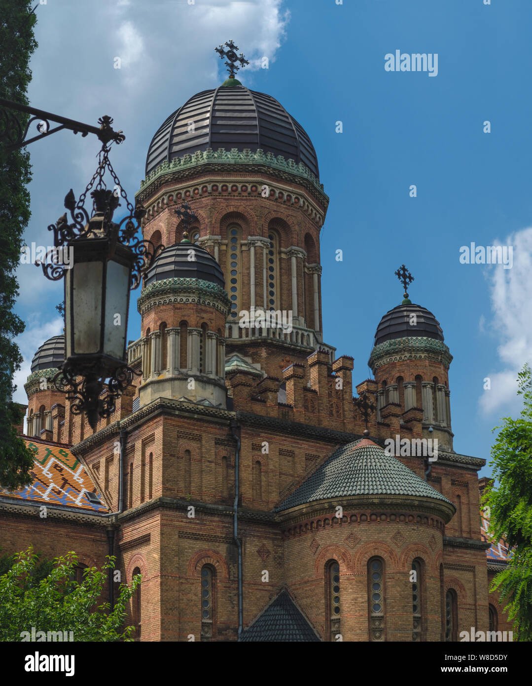 Famosa chiesa ortodossa dei Tre Santi in Chernivtsi city, Ucraina. Ex Metropolitan home chiesa sul territorio di Chernivtsi University Foto Stock