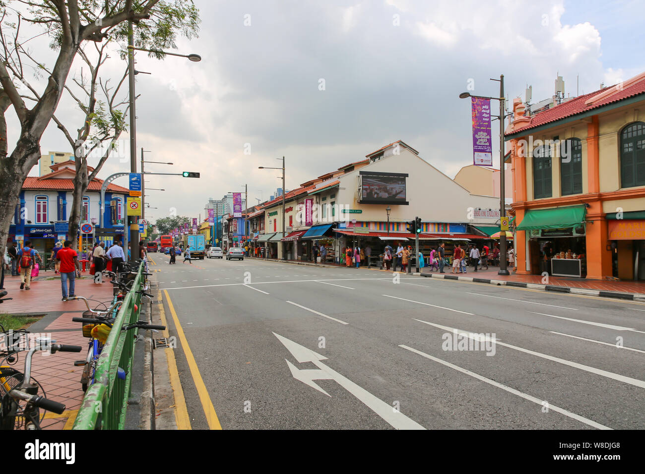 Vista della strada a Serangoon Road in Little India di Singapore Foto Stock