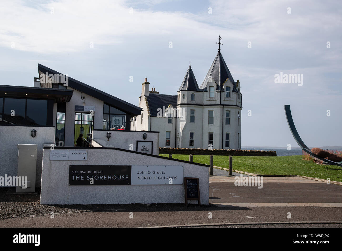 La locanda e cafe a John O Groats, North Highlands, Caithness in Scozia il punto più estremo del territorio continentale del Regno Unito Foto Stock