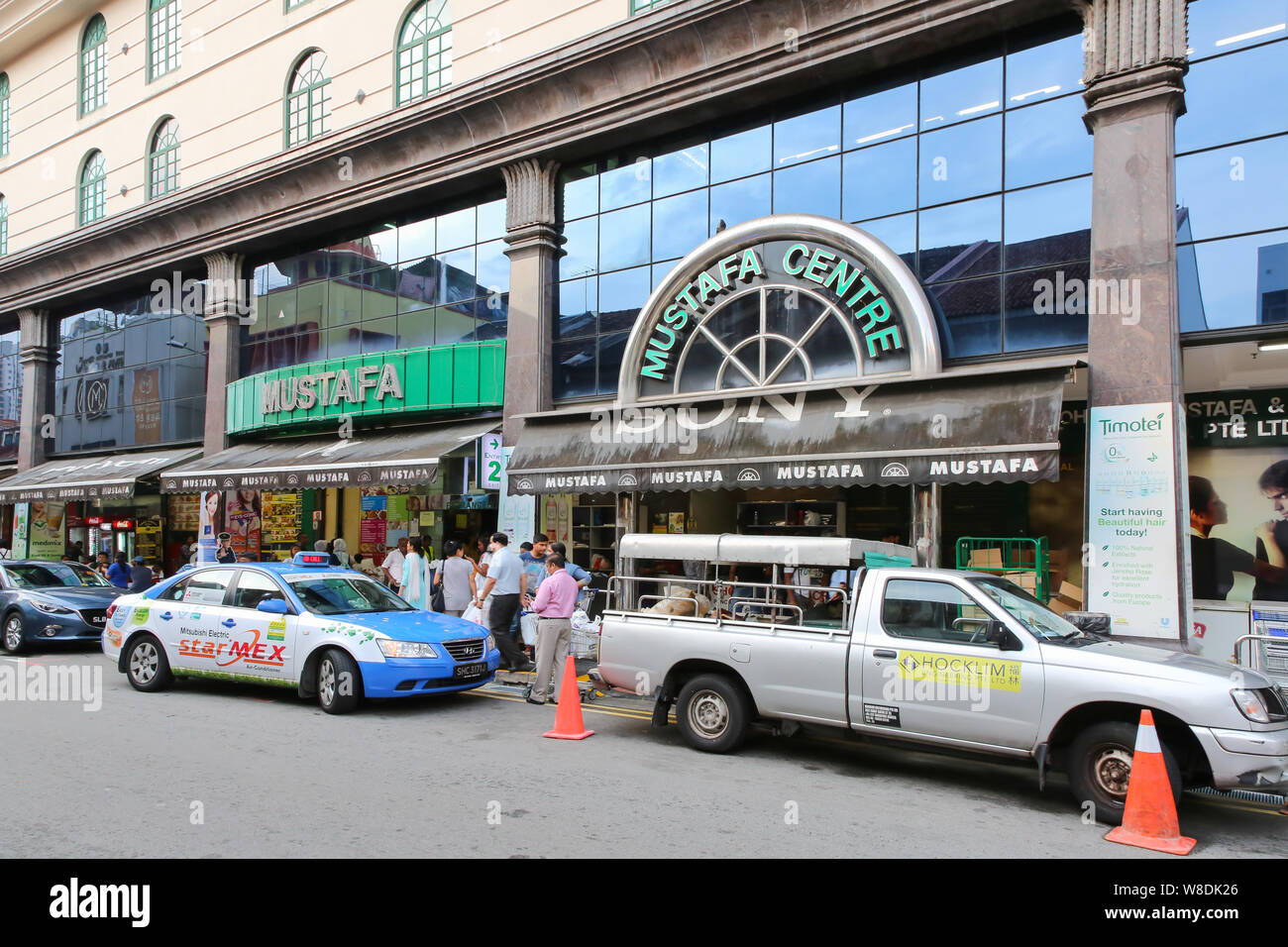 Mustafa Centre in Little India, Serangoon Road, Syed Alwi Road Singapore Foto Stock