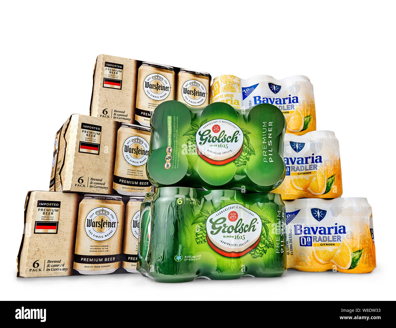 Paesi Bassi, Haarlem - 19-05-2019: Grolsch, Baviera, warsteiner, metallo di lattine di birra in un pacchetto da 6 pacchetto. Foto Stock
