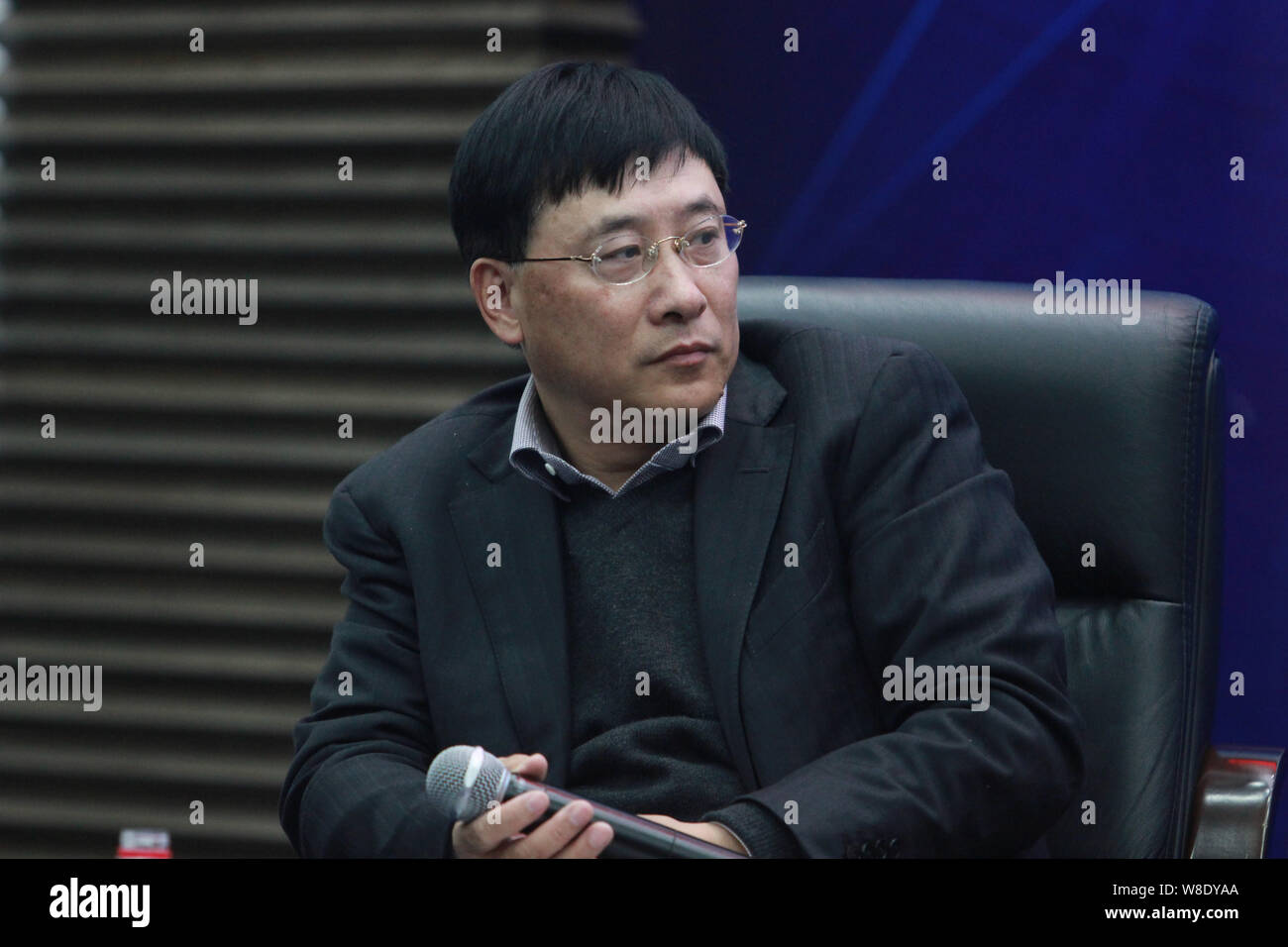 --FILE--Nie Qingping, General Manager di China Securities Finance Corporation Ltd., partecipa a un seminario a Wuhan University nella città di Wuhan, Cina centrale Foto Stock