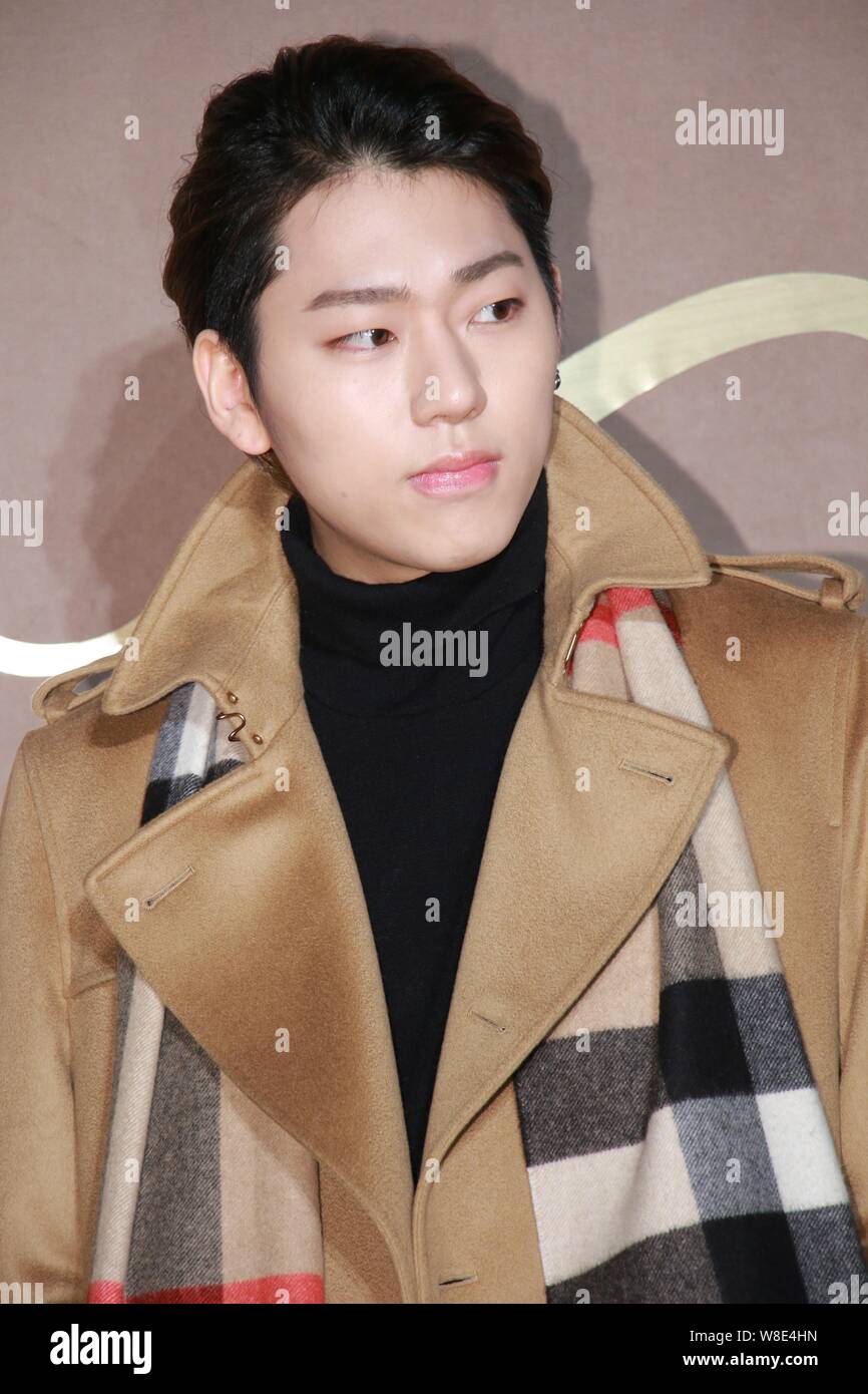 Sud cantante coreano Woo Ji-ho, meglio noto con il suo nome di fase Zico, arriva per un evento di apertura per il Burberry flagship store di Cheongdam-dong, Ga Foto Stock