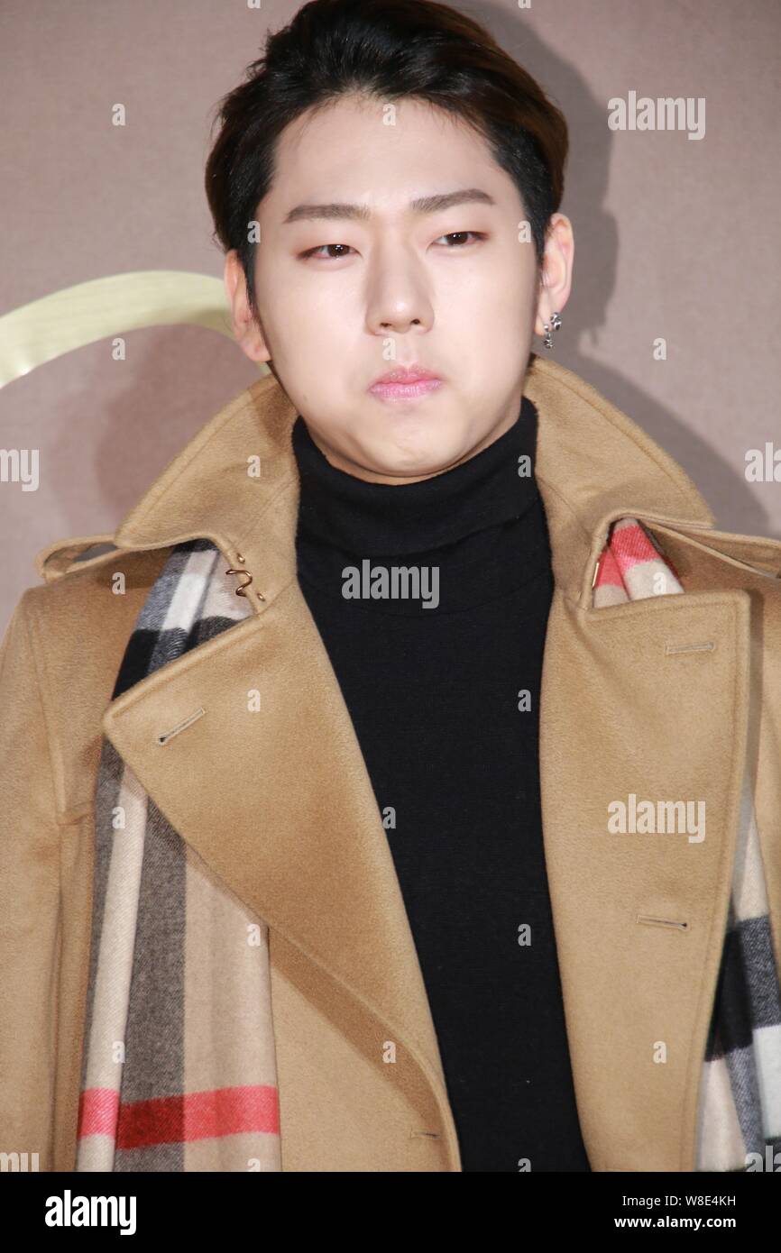 Sud cantante coreano Woo Ji-ho, meglio noto con il suo nome di fase Zico, arriva per un evento di apertura per il Burberry flagship store di Cheongdam-dong, Ga Foto Stock