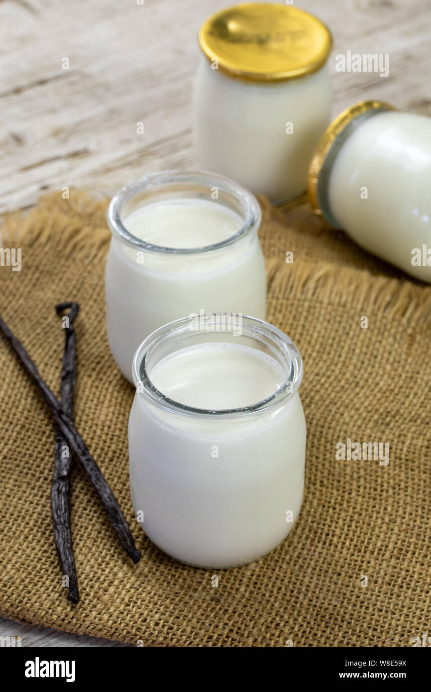 yogurt naturale Foto Stock