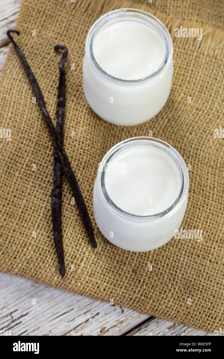 yogurt naturale Foto Stock