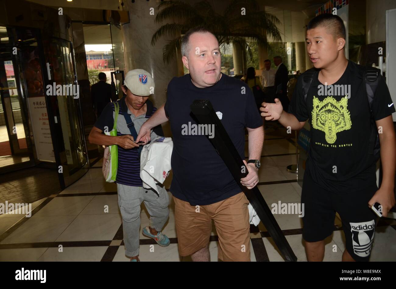 Scottish snooker player John Higgins, centro è raffigurato in un albergo a Shanghai, in Cina, 12 settembre 2015. Foto Stock