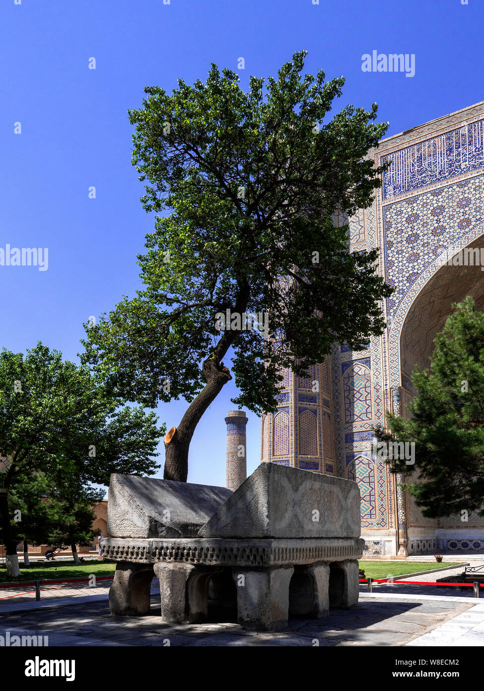 Giant Corano racket, Bibi Chanum moschea, Samarcanda, Uzbekistan, Asia, nonché patrimonio dell'UNESCO Foto Stock