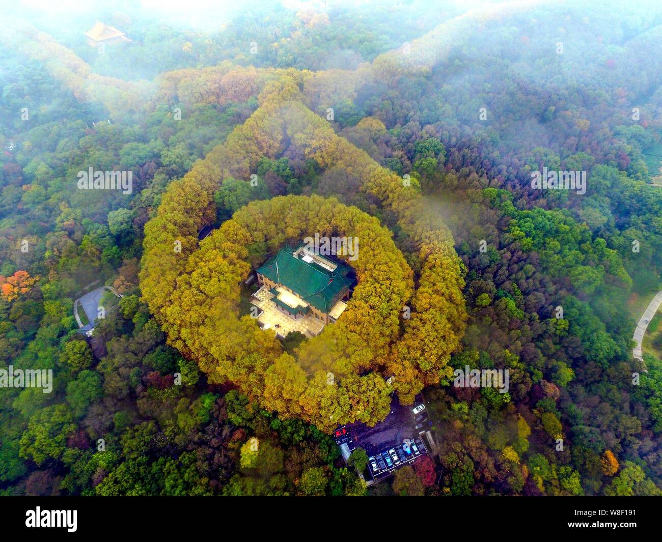 Vista aerea del maggio-ling Palace, dove Chiang Kai-shek, ex leader del Kuomintang, e sua moglie Soong maggio-ling una volta visse, il cui tetto sembra l Foto Stock