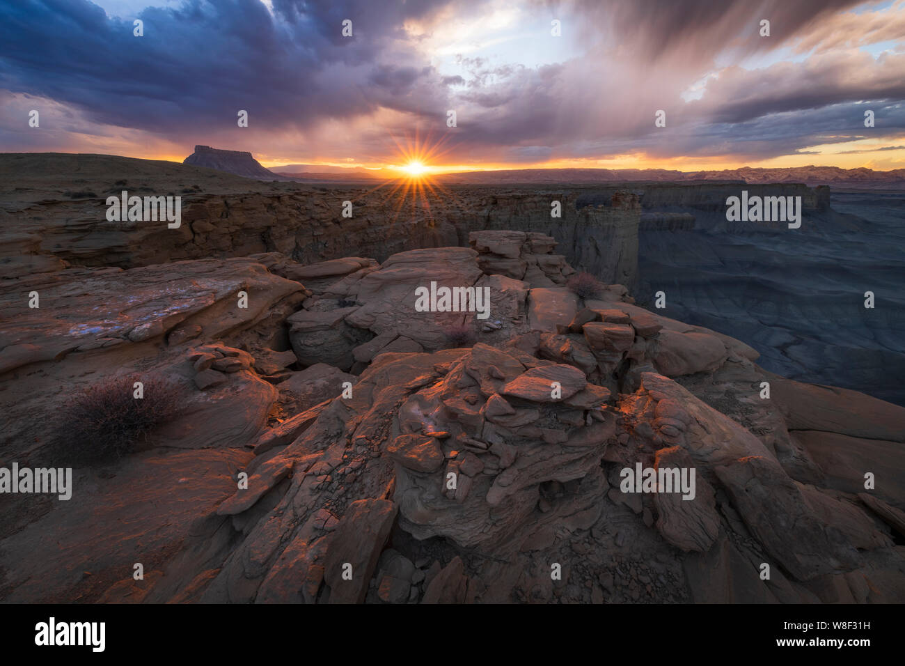 Sunrise over Factory Butte, Southwest Utah Foto Stock