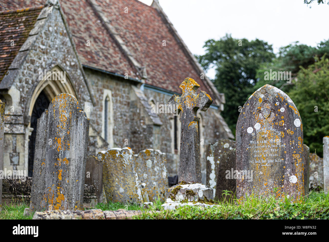 Le lapidi in un cimitero. Foto Stock