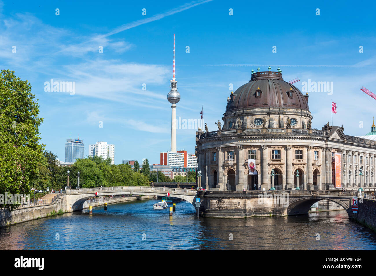 Lo skyline di Berlino con la Museumsinsel, il fiume Sprea, Alexanderplatz e Torre televisiva Foto Stock