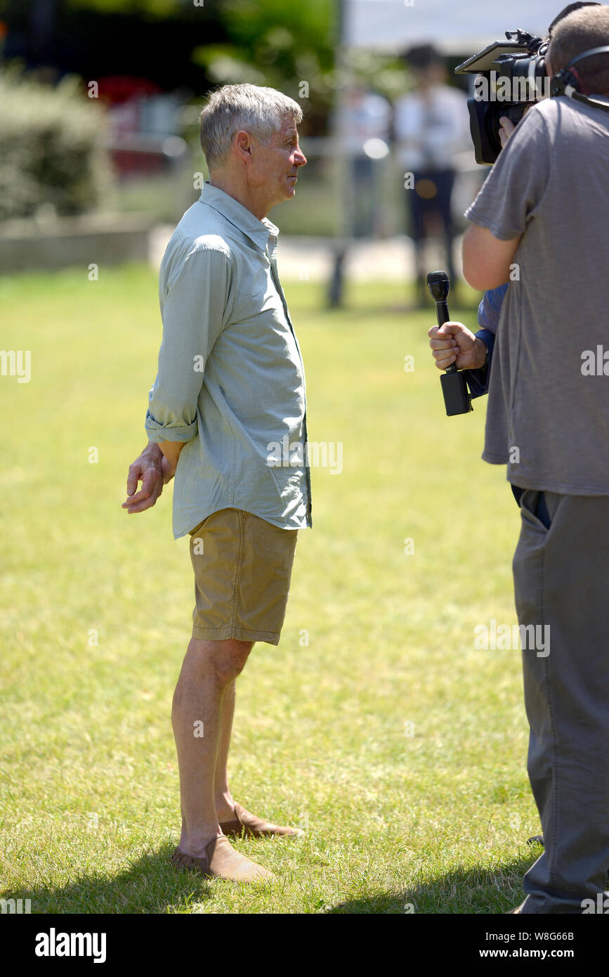 Matthew Parris - politico britannico e scrittore emittente, ex mp conservatore - intervistata su College Green, Westminster, Luglio 2019 Foto Stock