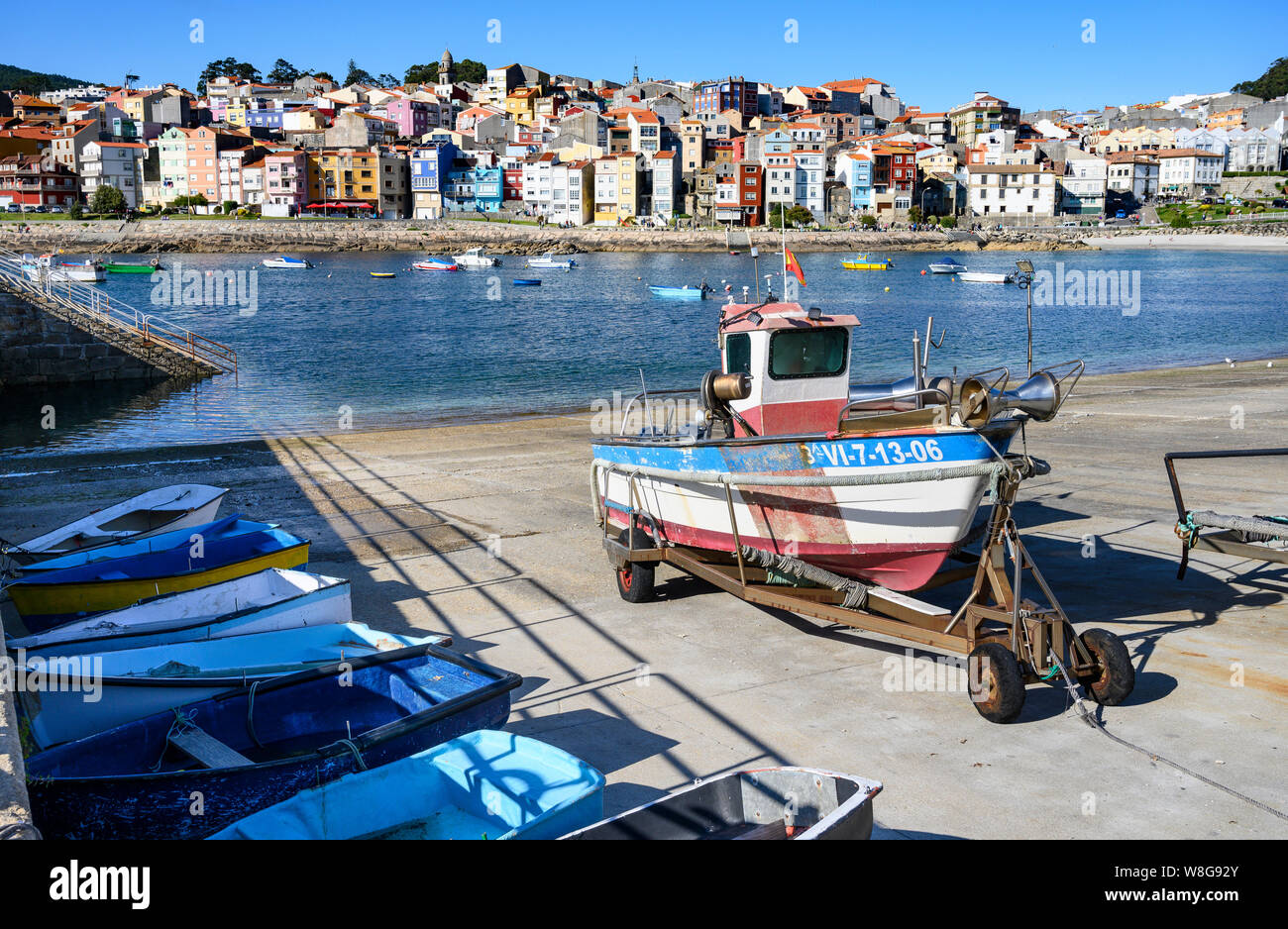 Barche da pesca in porto presso la città di A Guarda nella provincia di Pontevedra, Galizia, a nord ovest della Spagna. Foto Stock