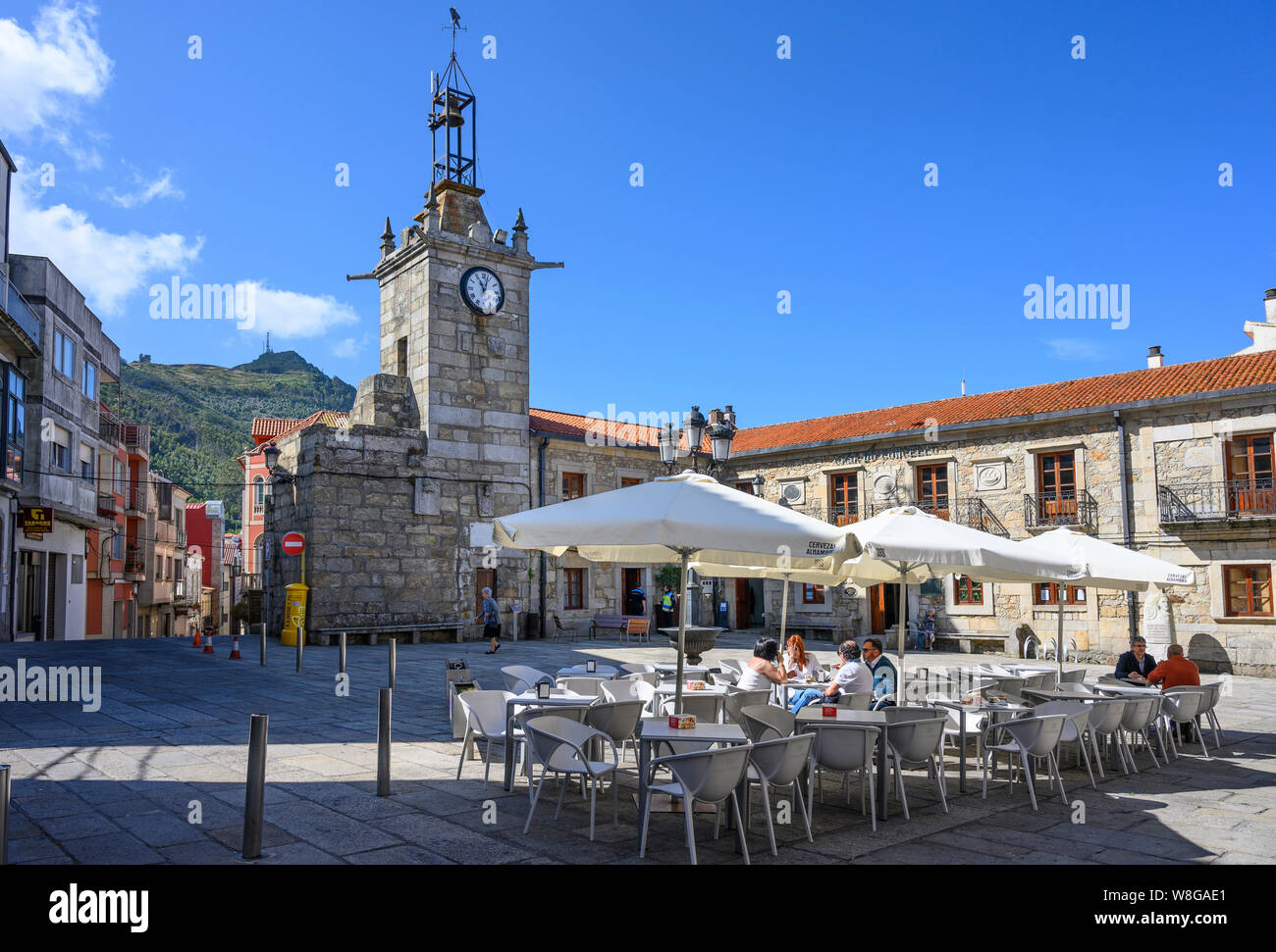 La Torre del Reloj, clock tower e Praza do Relo nella città di Guarda, Pontevedra, Galizia, a nord ovest della Spagna. Foto Stock