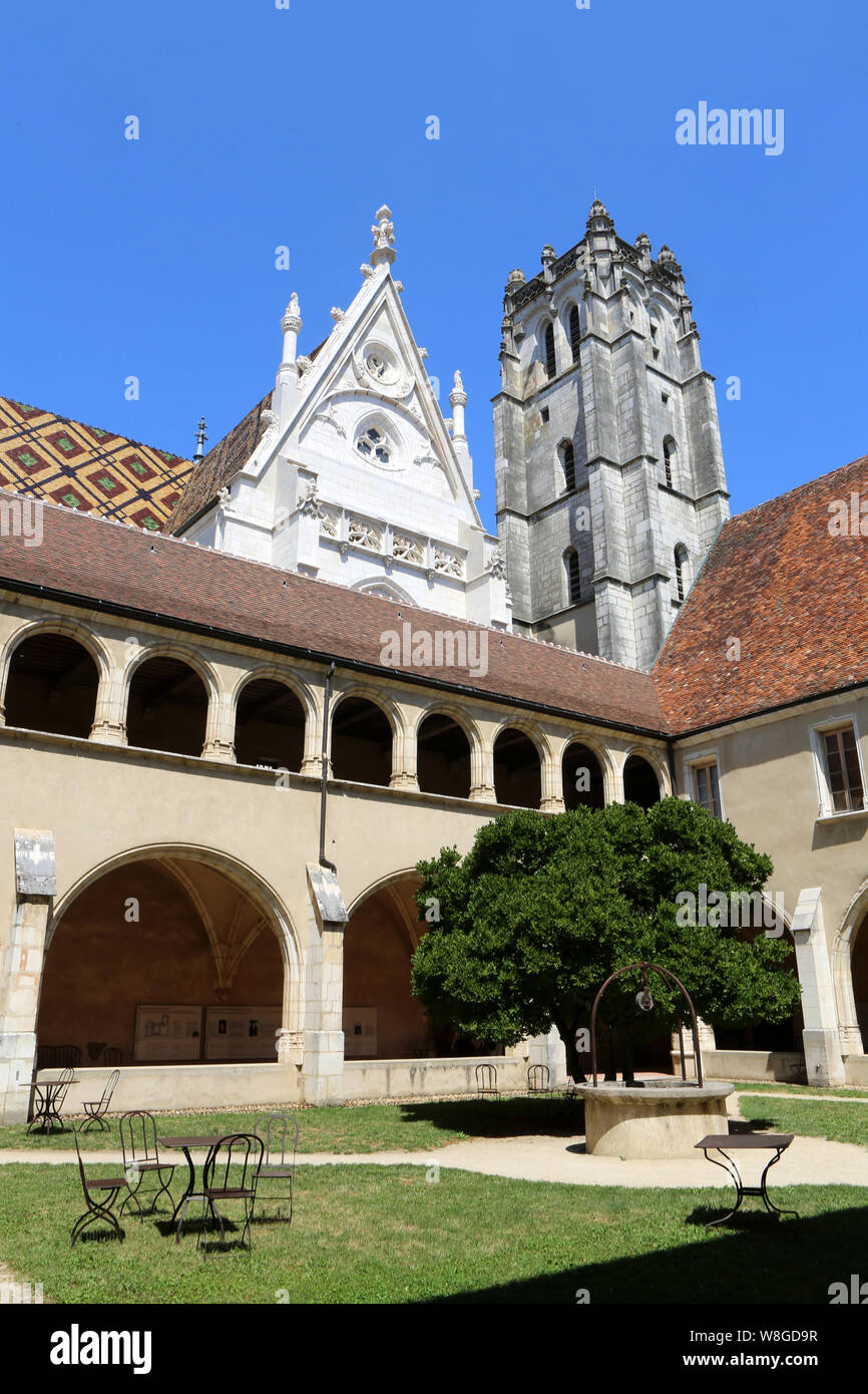 Premier cloître, dit des Hôtes. Monastère royal de Brou. Bourg-en-Bresse. / Primo chiostro, dice host. Il monastero reale di Brou. Bourg-en-Bresse. Foto Stock