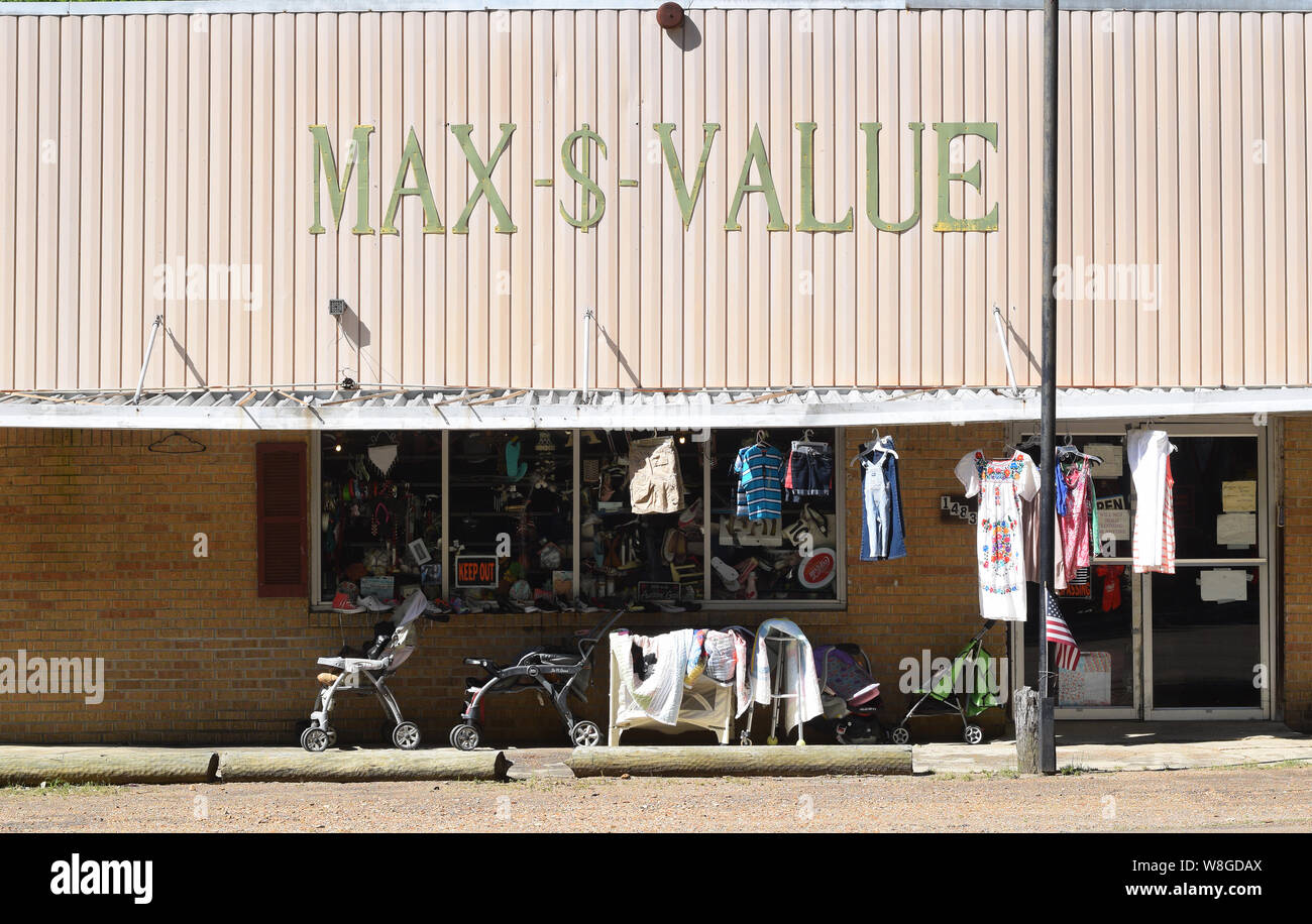 Un negozio di posta indesiderata e parsimonia store di Benton Mississippi, una piccola città in Mississippi - Aprile 2019 Foto Stock