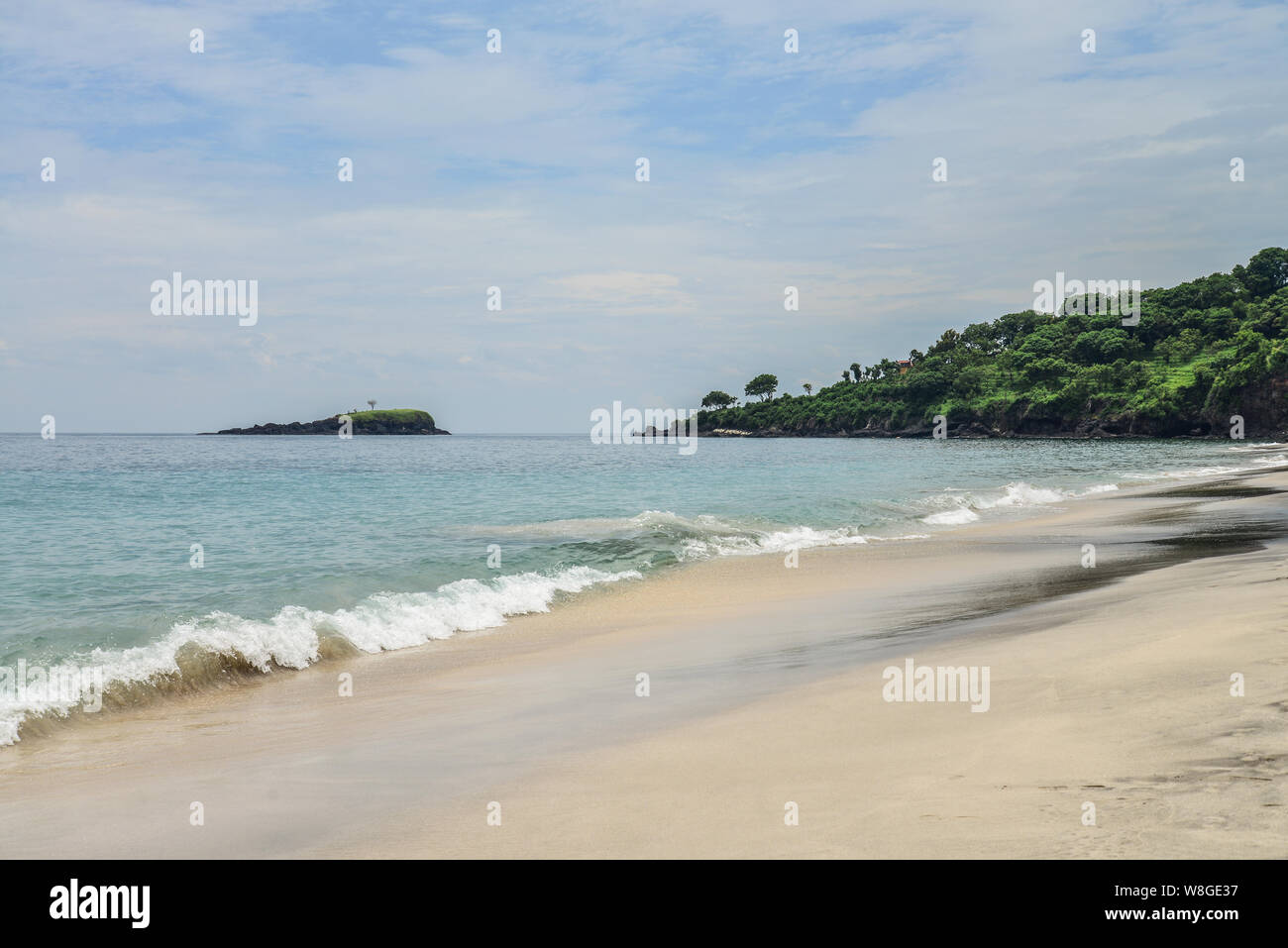 Spiaggia tropicale di Bali vicino Chandidasa, knowen come spiaggia di sabbia bianca Foto Stock