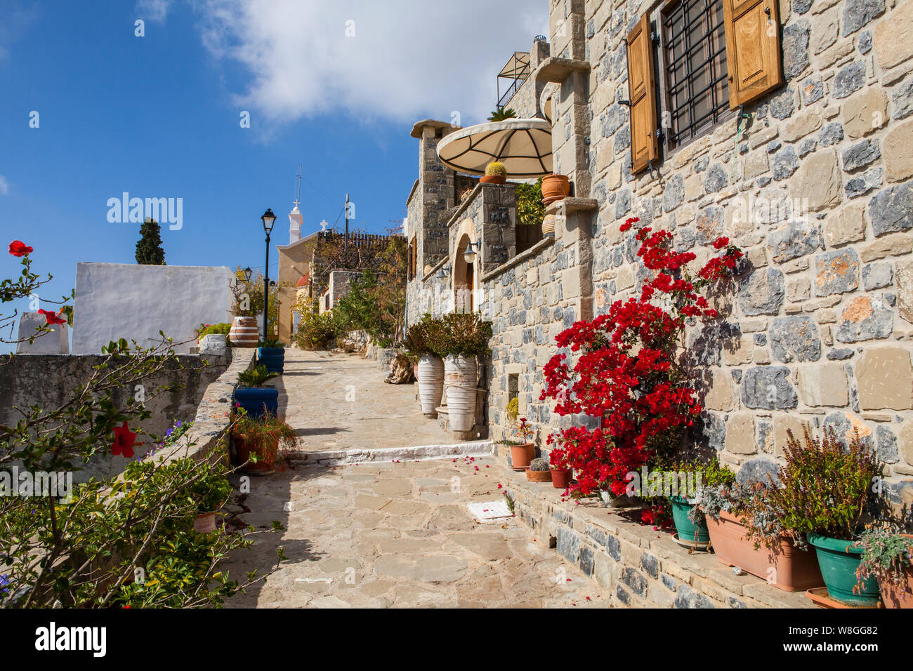 Case tradizionali e antichi edifici presso il villaggio di Anatoli, Creta Foto Stock