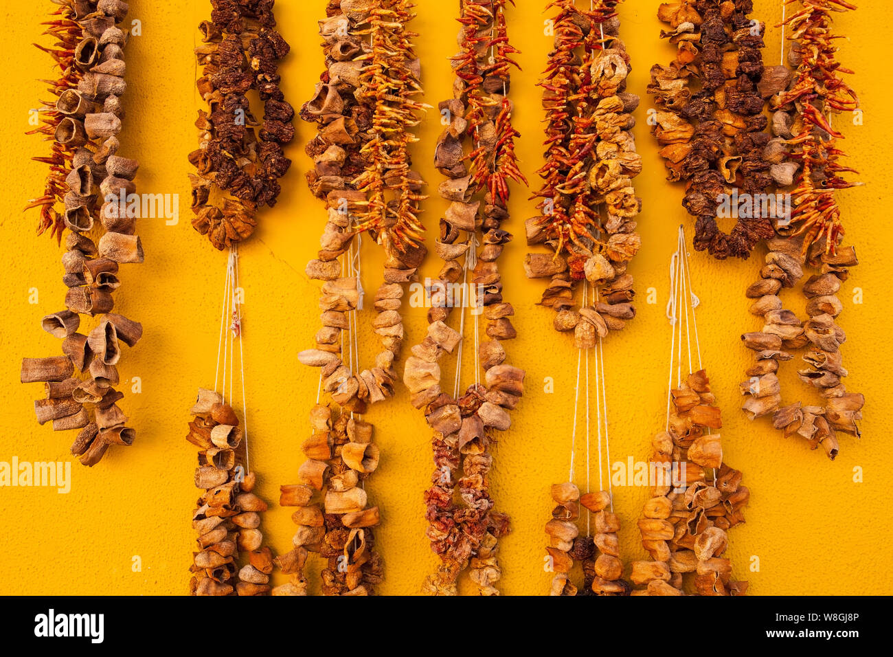 Tradizionale cretese prodotti - negozio di souvenir: homemade paprica,i pomodori. Isola di Creta. La Grecia. Foto Stock