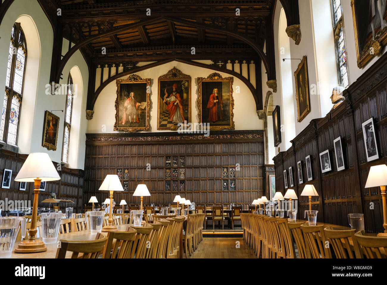 La storica sala da pranzo presso il Magdalen College di parte dell'Università di Oxford Foto Stock
