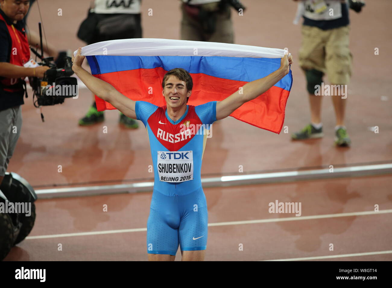 La Russia Sergey Shubenkov festeggia dopo aver vinto gli uomini 110m Hurdles Finale durante la Pechino IAAF 2015 Campionati del mondo a livello nazionale Stadi Foto Stock