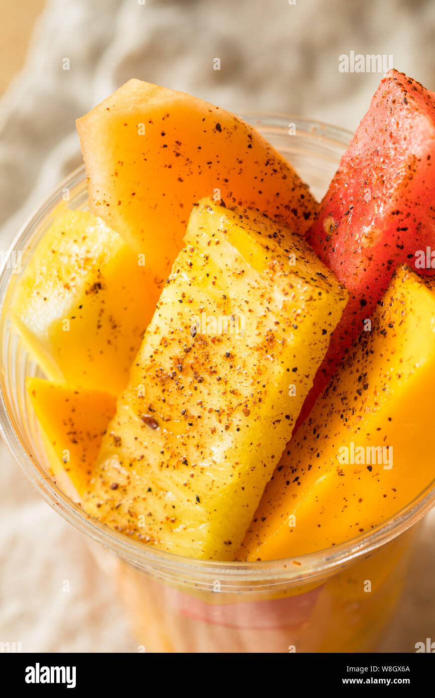 Materie organiche frutta messicano Cup con peperoncino in polvere Foto Stock