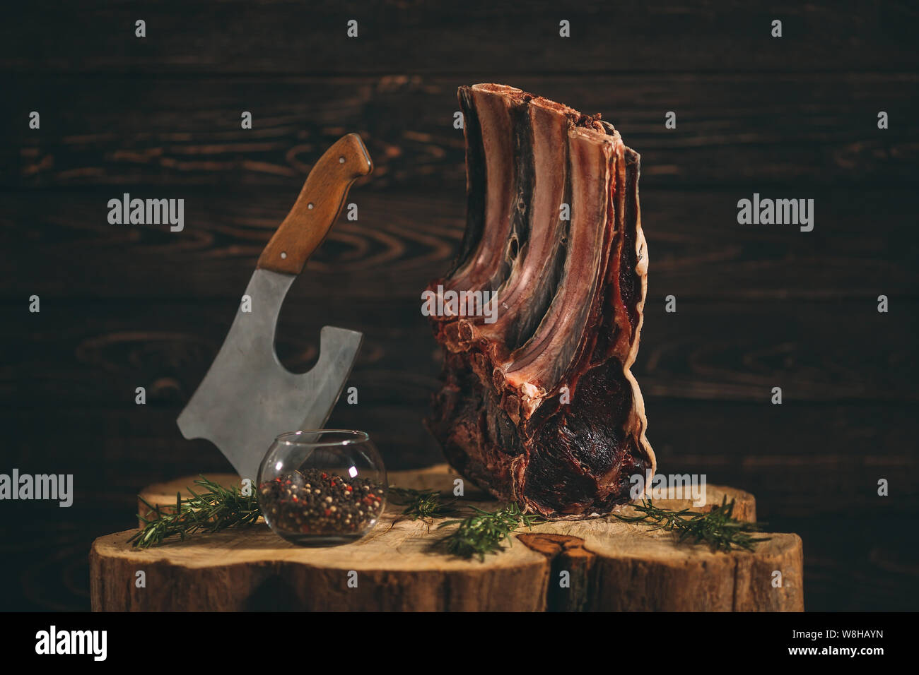 Età secco Materie costola di carni bovine. Bistecca di manzo. Foto Stock