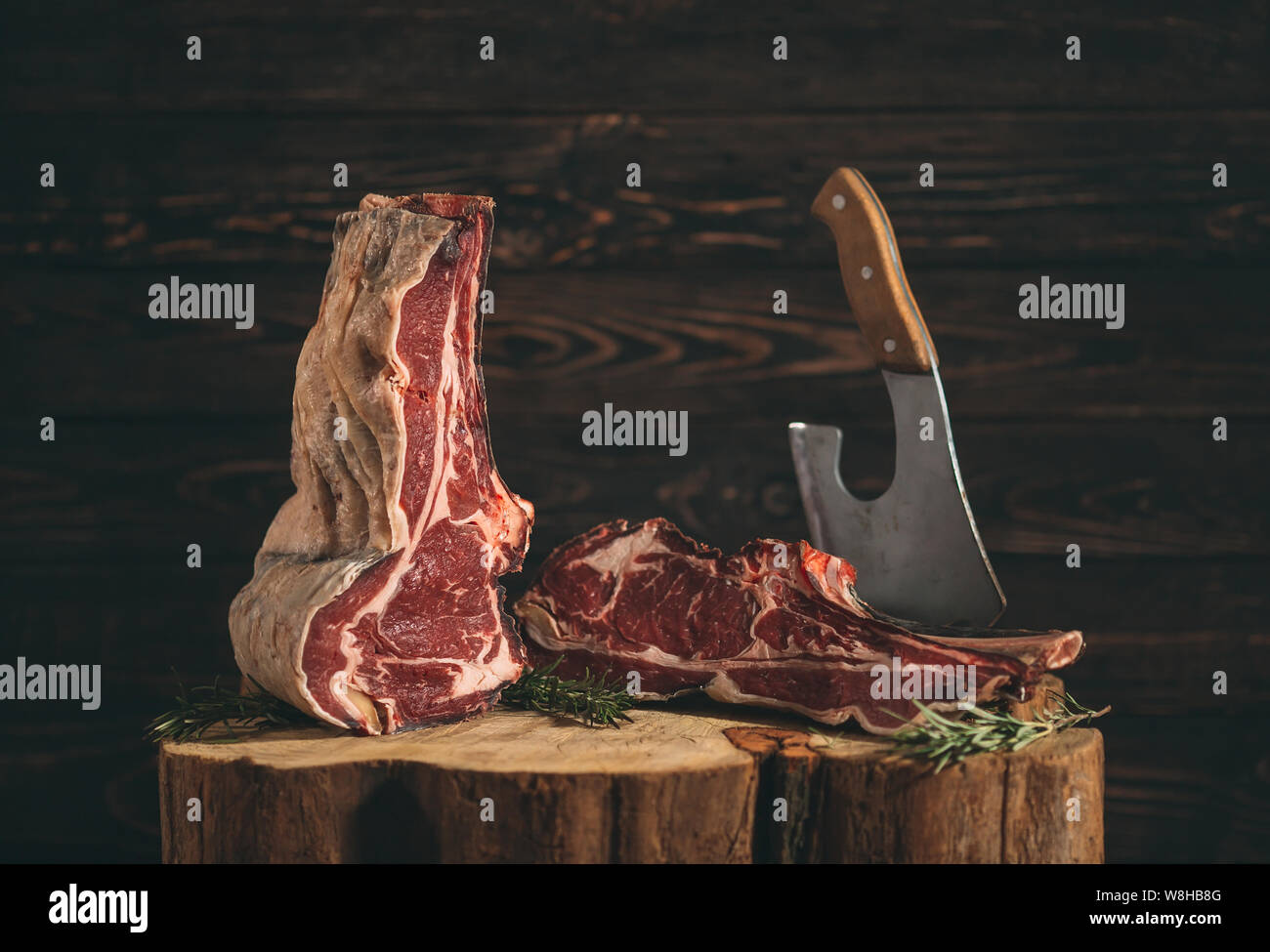 Età secco Materie costola di carni bovine. Bistecca di manzo. Foto Stock