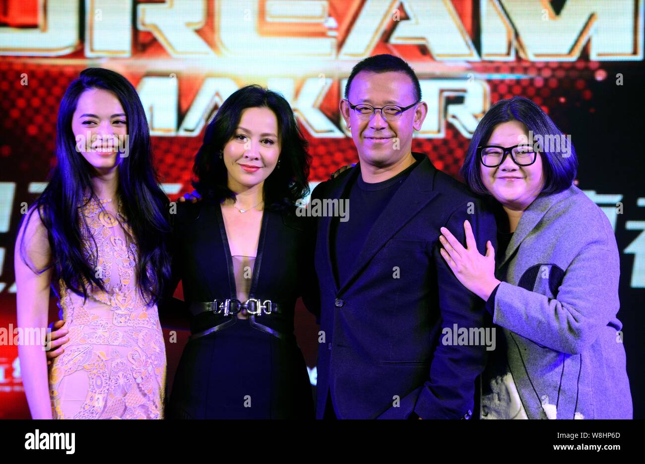 (Da sinistra) attrice cinese Yao Chen, Hong Kong attrice Carina Lau, attore cinese Jiang Wen e appeso Huang, una celebrità rivista editore e il dau Foto Stock