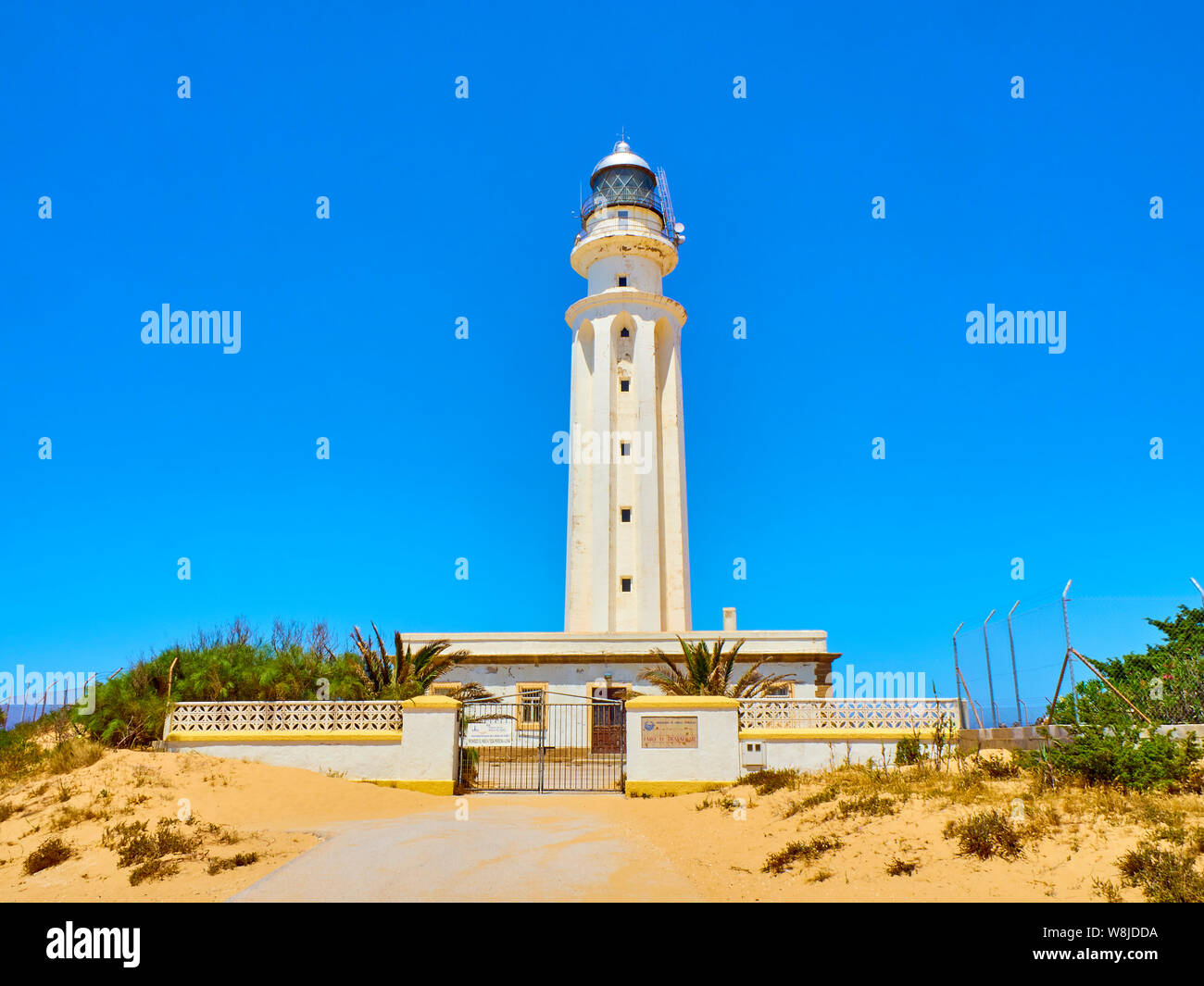 Barbate, Spagna - 26 giugno 2019. Faro di Trafalgar nel Cabo de Trafalgar Cape parco naturale. Barbate, Los Caños de Meca, Cadice. Andalusia, Spagna. Foto Stock