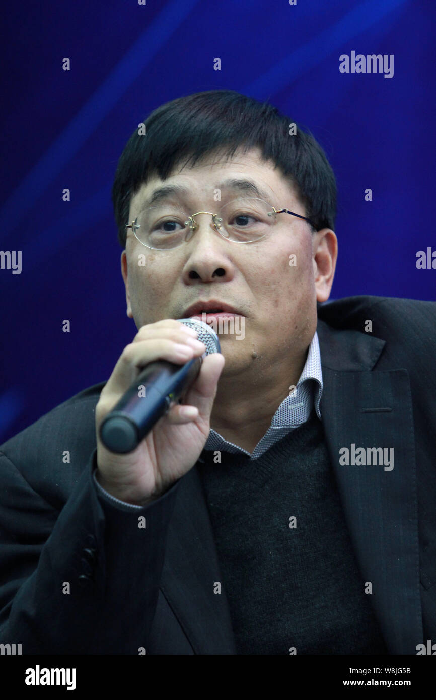 --FILE--Nie Qingping, General Manager di China Securities Finance Corporation Ltd., parla durante un seminario a Wuhan University nella città di Wuhan, centrale Foto Stock