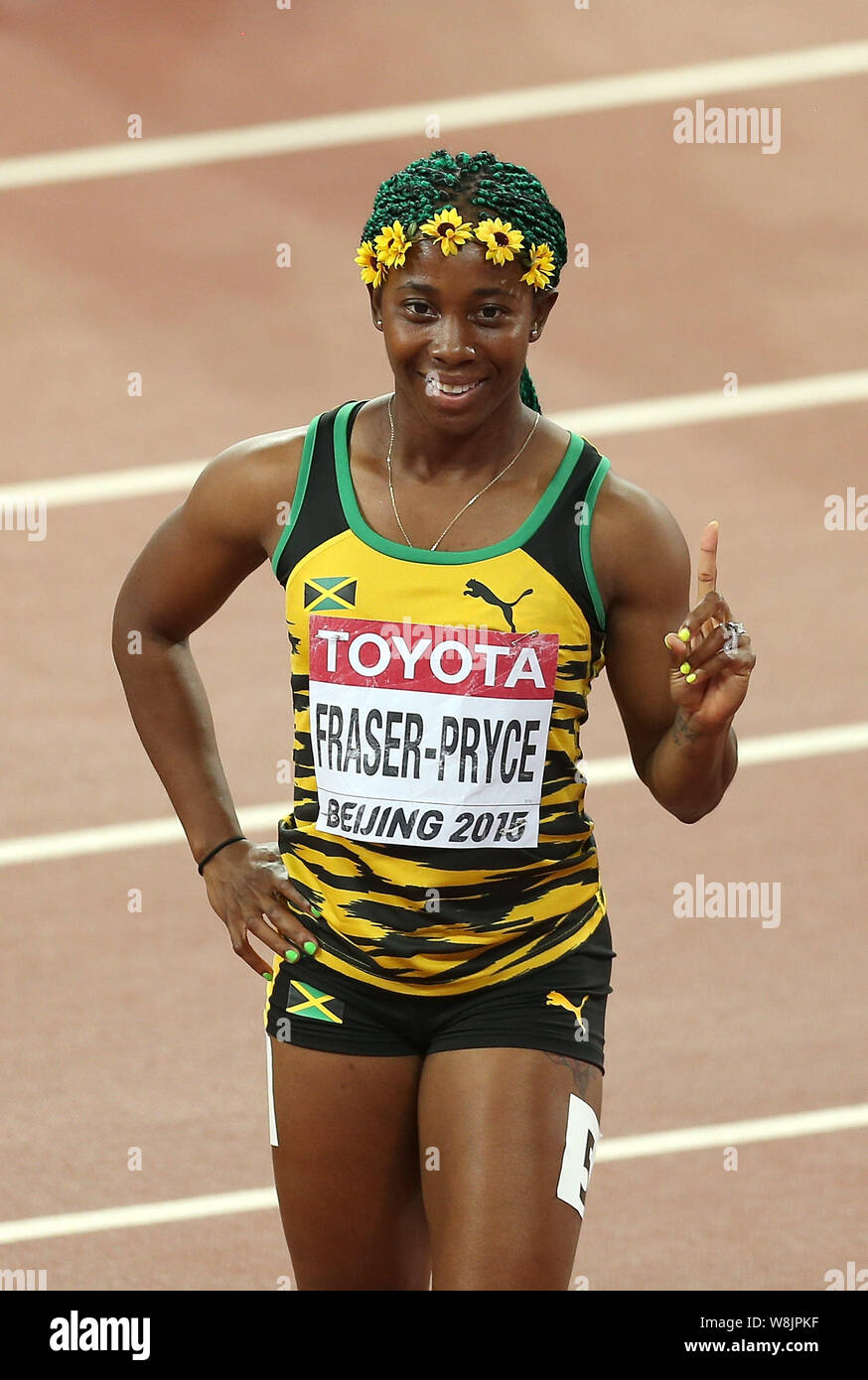 Shelly-Ann Fraser-Pryce della Giamaica pone dopo aver vinto le donne 100m durante la finale di Pechino IAAF 2015 Campionati del mondo presso il National Stadium Foto Stock