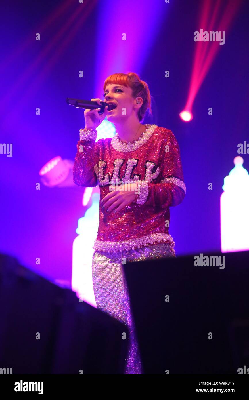 Cantante inglese Lily Allen esegue presso il suo concerto a Taipei, Taiwan, 29 gennaio 2015. Foto Stock