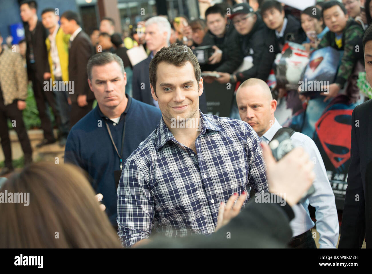 Attore britannico Henry Cavill, centro, arriva ad una Premiere per il suo nuovo film "Batman v Superman: Alba di giustizia", altrimenti noto come "Batman vs S Foto Stock